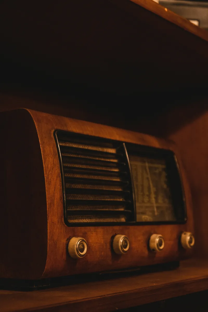 Vintage Wooden Radio Receiver, Early 20th Century