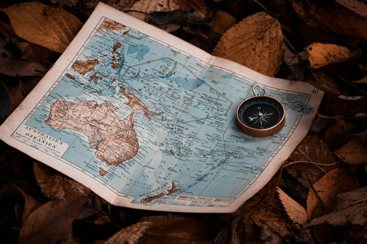 Vintage Compass & Antique Map of Australia - Navigation Set